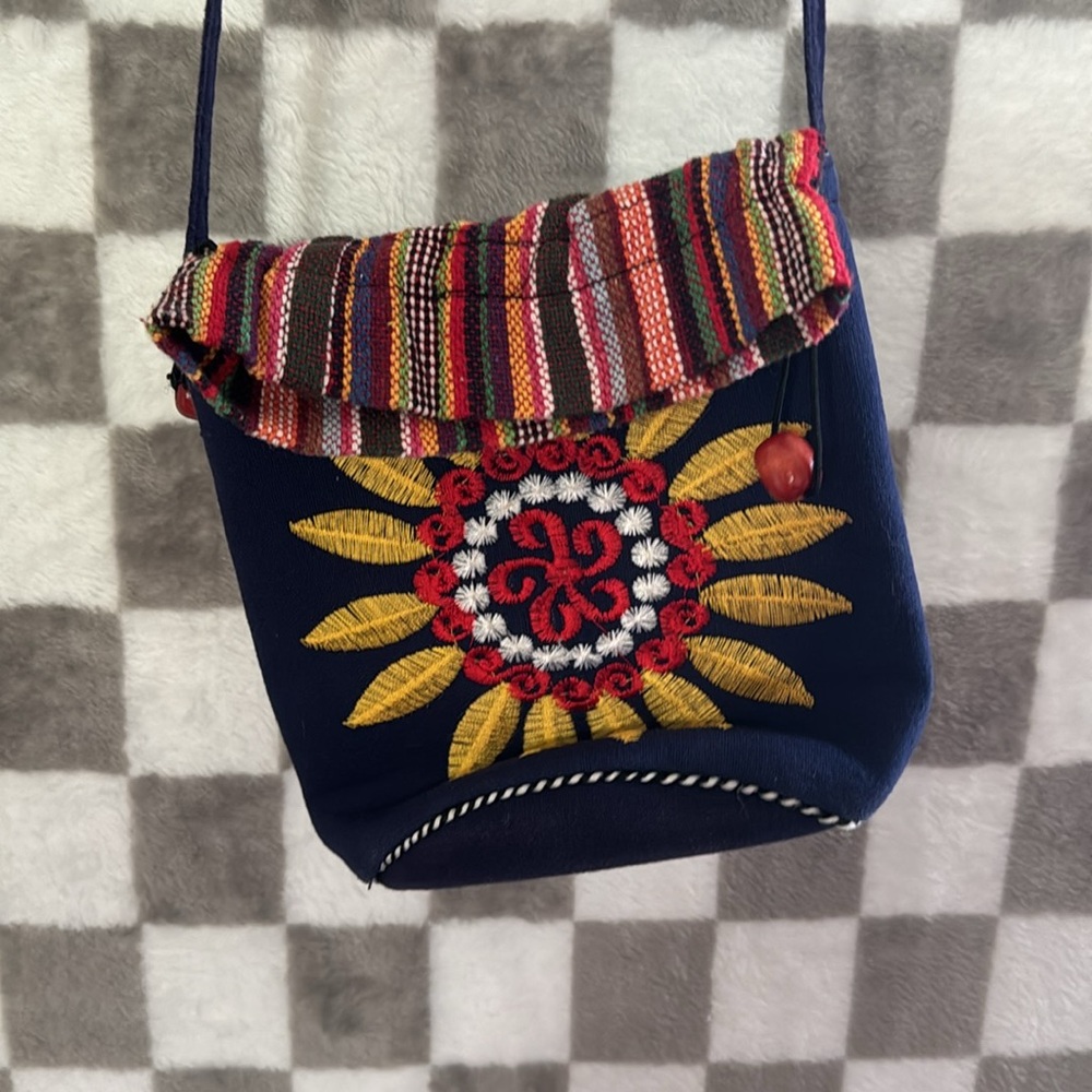 Beautiful floral & Boho Embroidered shoulder bag - Picture 7 of 7